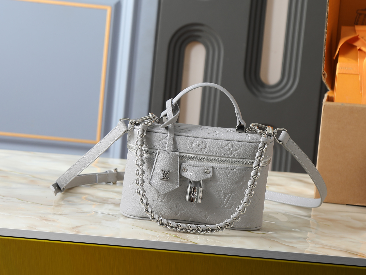 Louis Vuitton LV Classic Handbag Monogram Landscape Model M20900 Adjustable Strap Weekend Getaway High-End Fashion